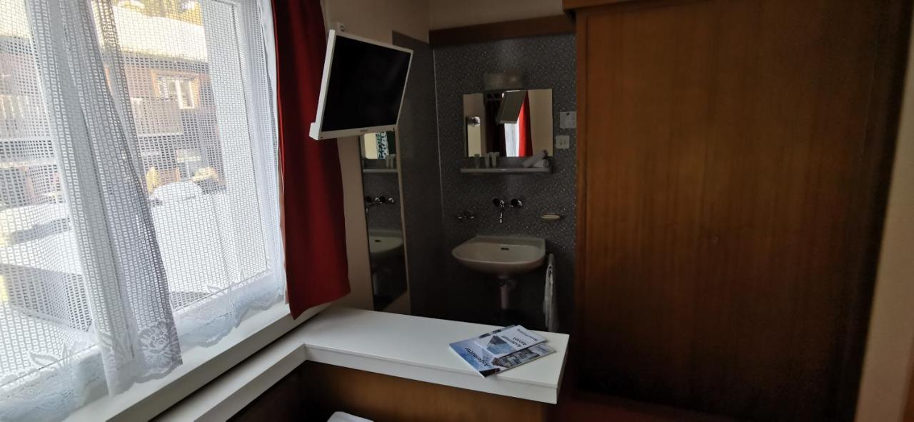Hotel Bergidyll Андерматт Экстерьер фото